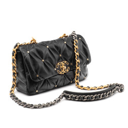 Sac Chanel Le 19 Édition limitée en cuir d’agneau souple et studs dorés